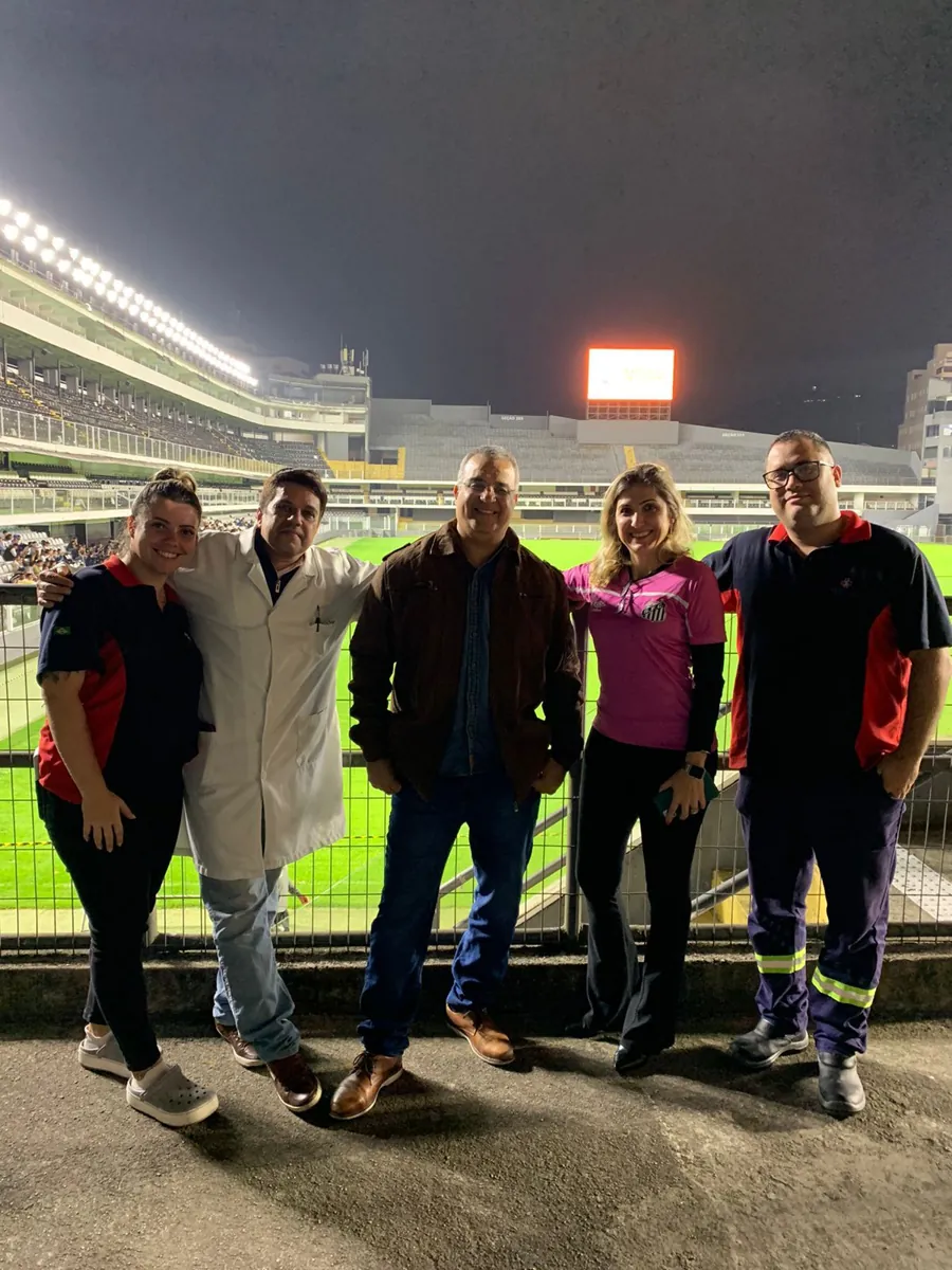 Equipe TOP em estádio de futebol